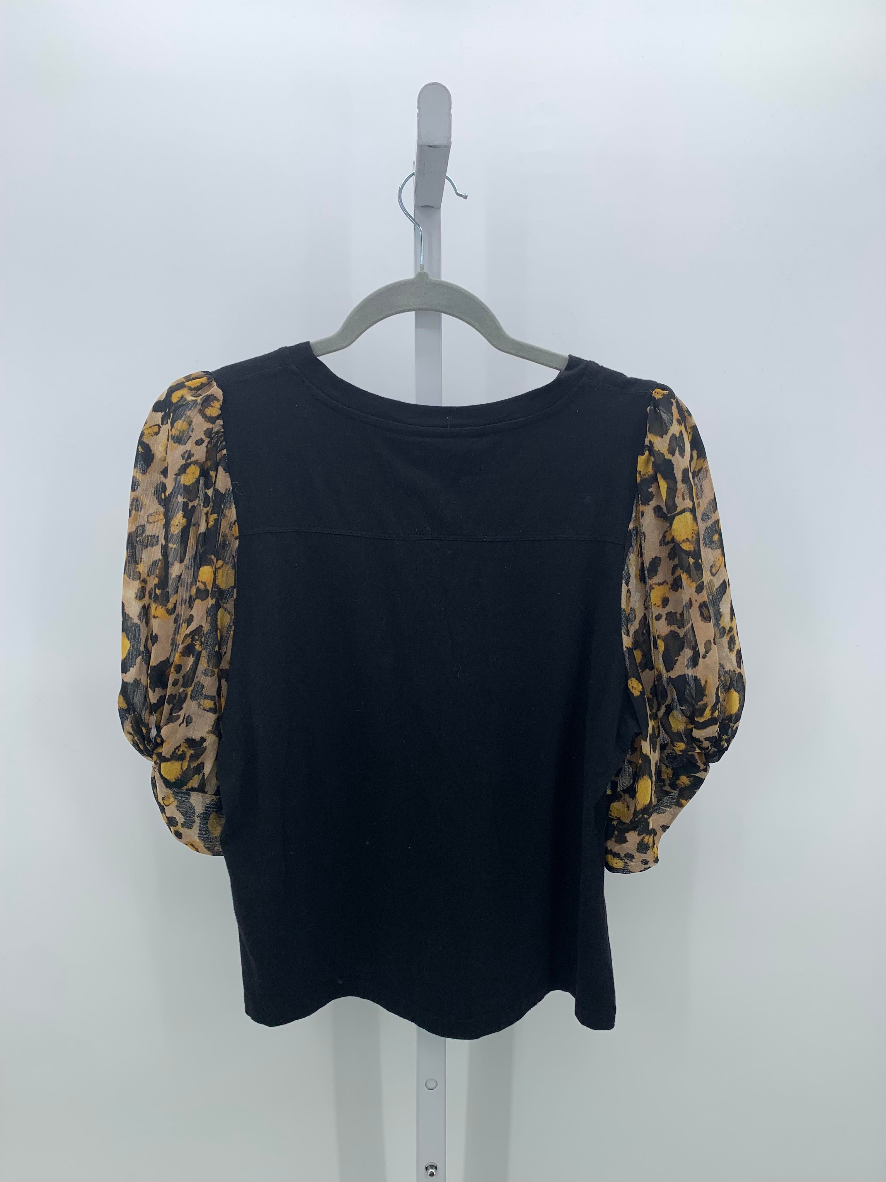 DKNY Size Medium Misses Short Sleeve Shirt