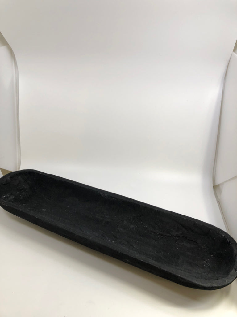 BLACK WOOD CENTERPIECE.