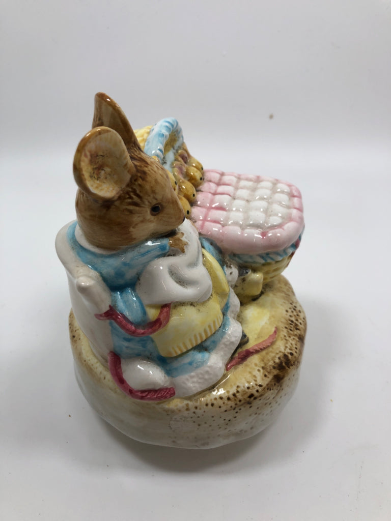 MOMMA & BABY MICE- BEATRIX POTTER IN BED MUSICAL DECOR.