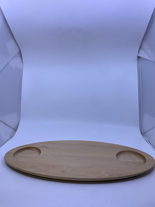 OVAL LIGHT WOOD SERVING WITH BOWL SECTION.