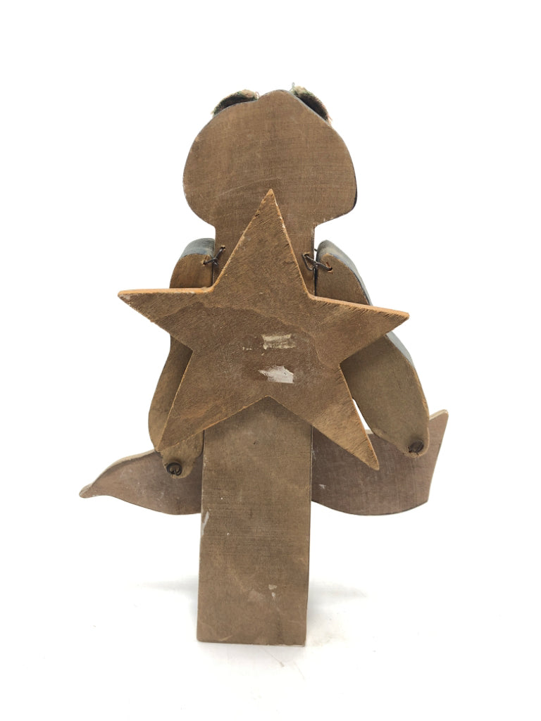 AMERICANA WOOD DRUMMER DOLL HOLDING FLAG.