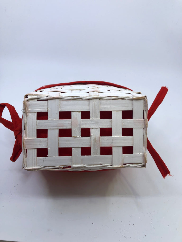 HAPPY HOLIDAYS SNOWMAN W RED LINER BASKET AND HANDLES.