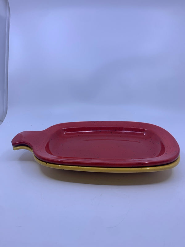 2 SERVING PLATTERS RED+ YELLOW SPECKLED W/ HANDLE.
