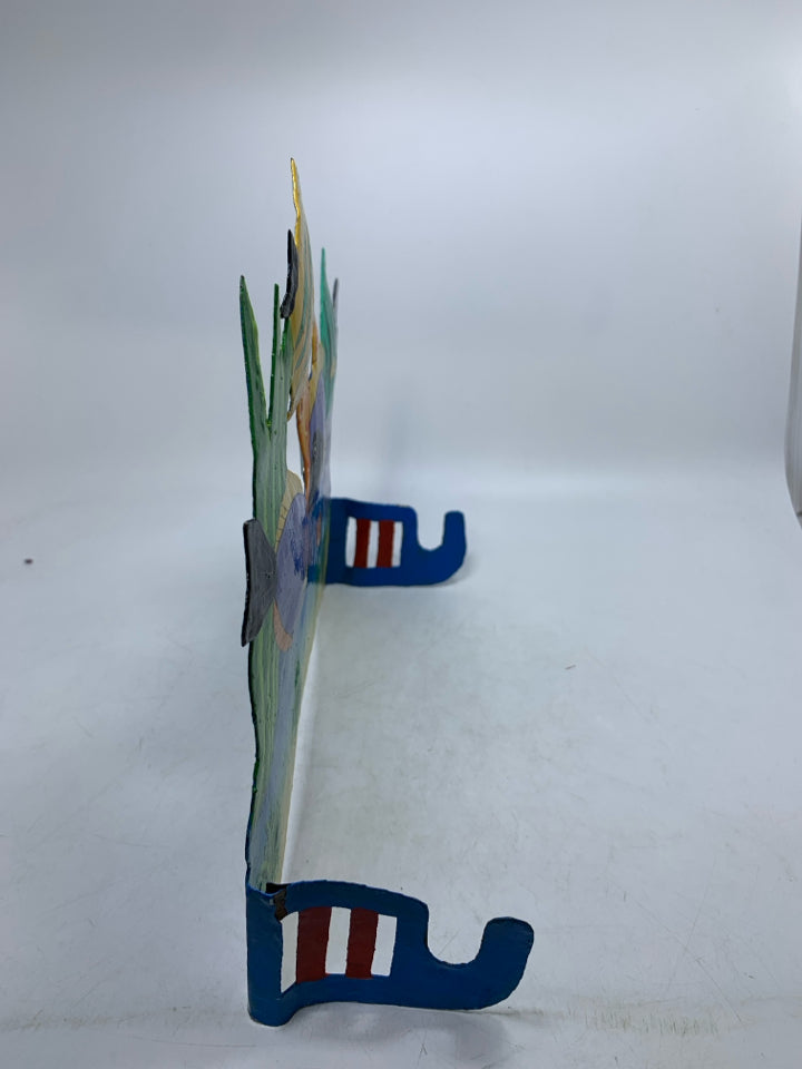 METAL PAINTED TROPICAL FISH TOWEL RACK.