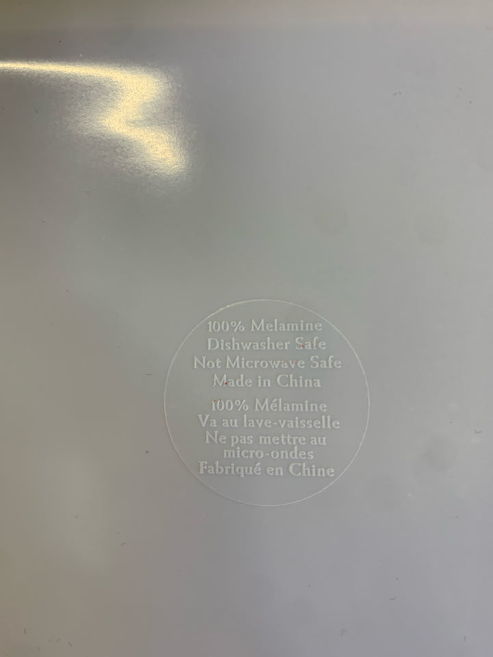 4 SANTA MELAMINE DESSERT PLATES.