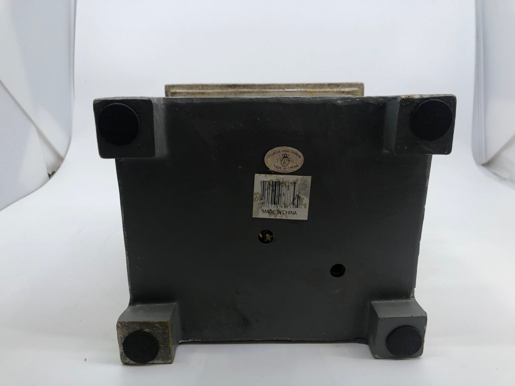 DISTRESSED RESIN GOLD FOOTED STORAGE BOX W/ CLOCK ON COVER.