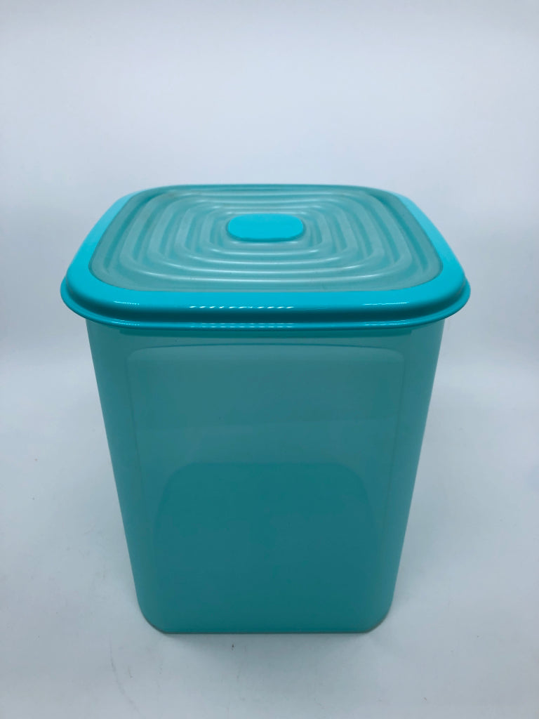 AQUA BLUE STORAGE CONTAINER W/EXPANDABLE LID.
