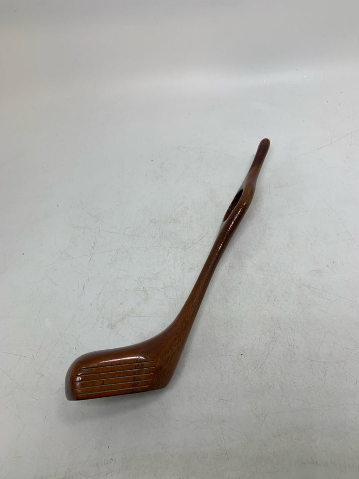 WOOD CARVED GOLF CLUB WINE HOLDER.