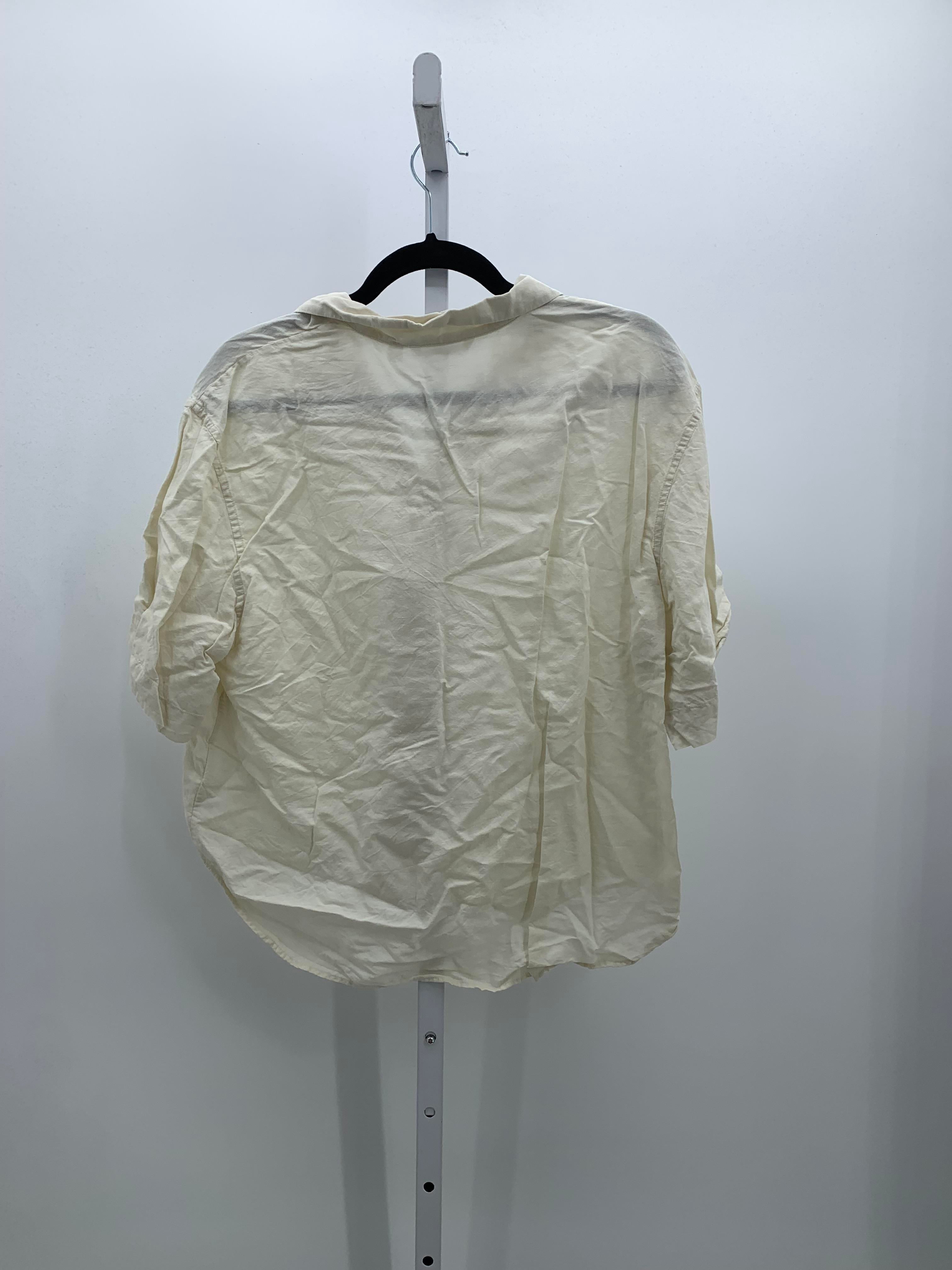 Uniqlo Size Medium Misses Short Sleeve Shirt