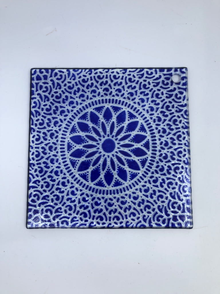 SQUARE FUSED GLASS BLUE MEDALLION DESIGN TRIVET.