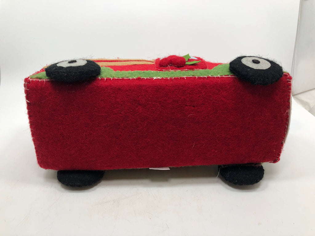 FELT RED TRUCK W/ GNOME/PRESENTS IN BED.