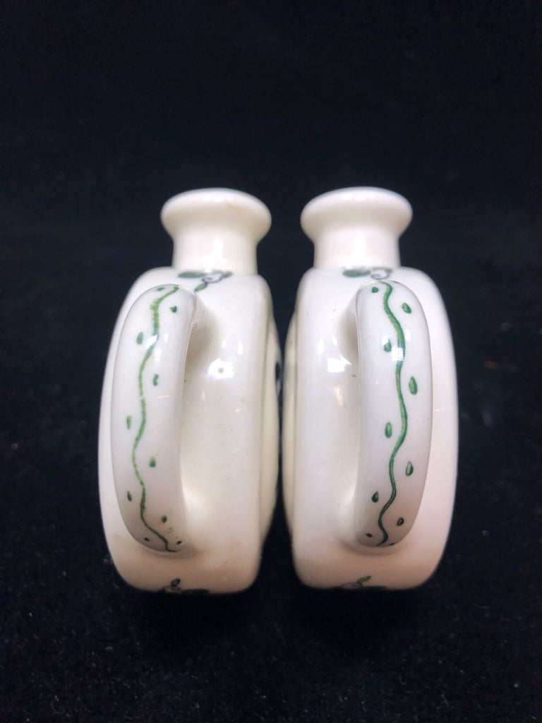 VTG CERAMIC ROOSTER SALT & PEPPER SHAKERS.