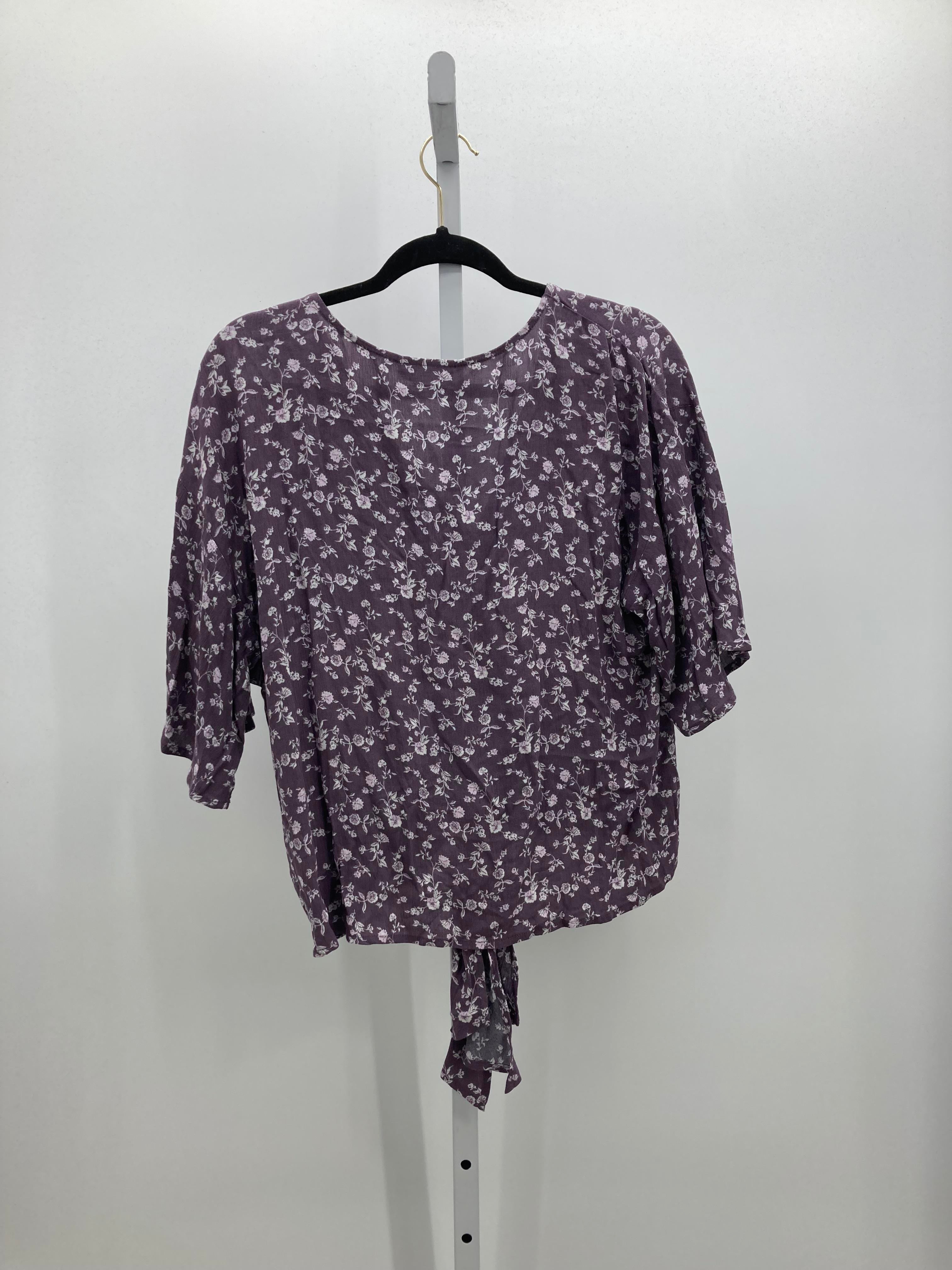Size Medium Juniors Short Sleeve Shirt