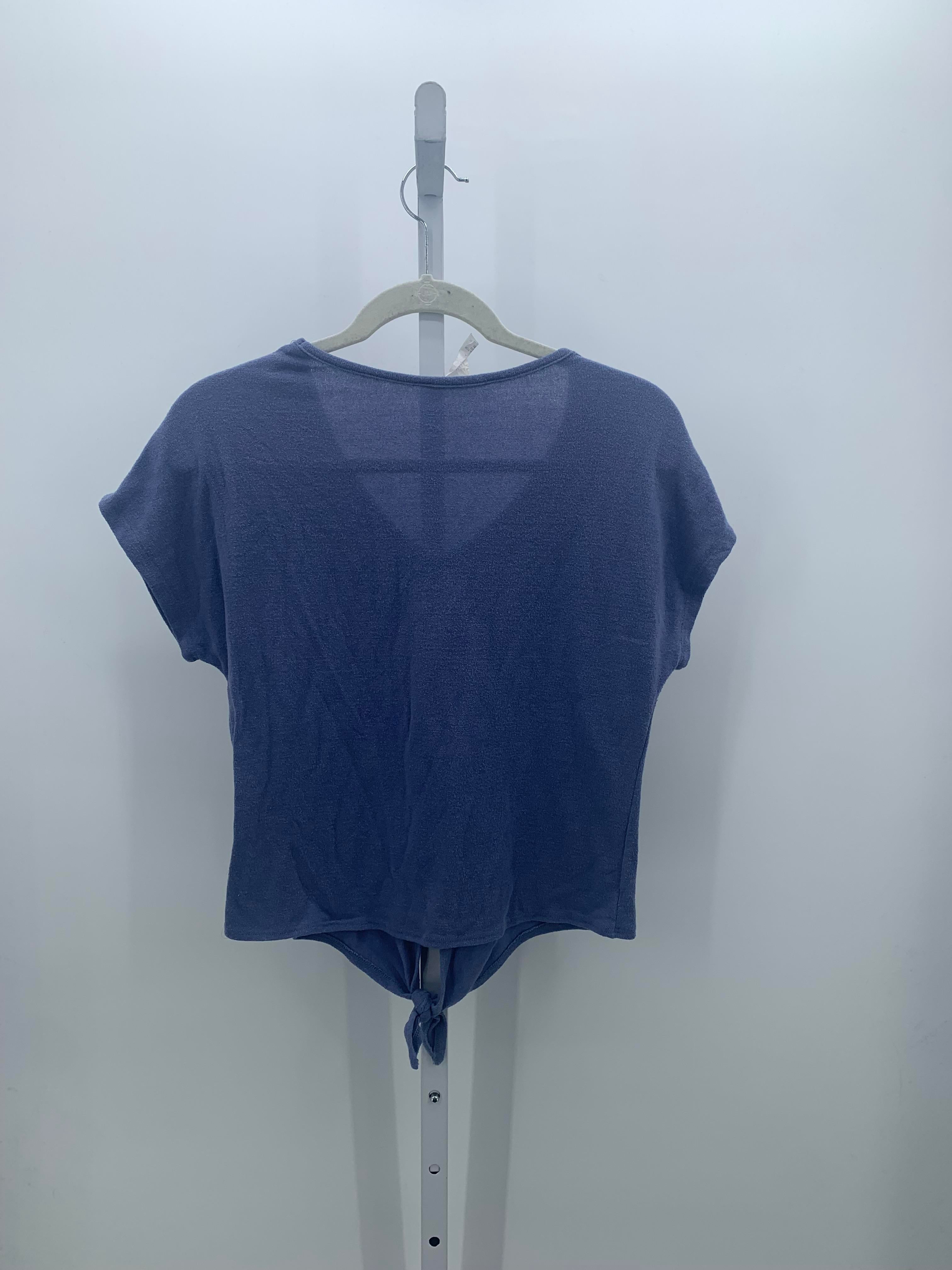 Size Medium Juniors Short Sleeve Shirt