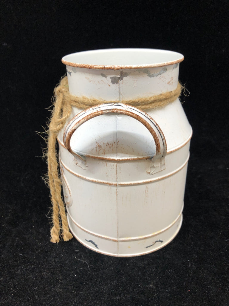 WHITE DISTRESSED METAL VASE FLOWERS & GARDEN W/ HANDLES.