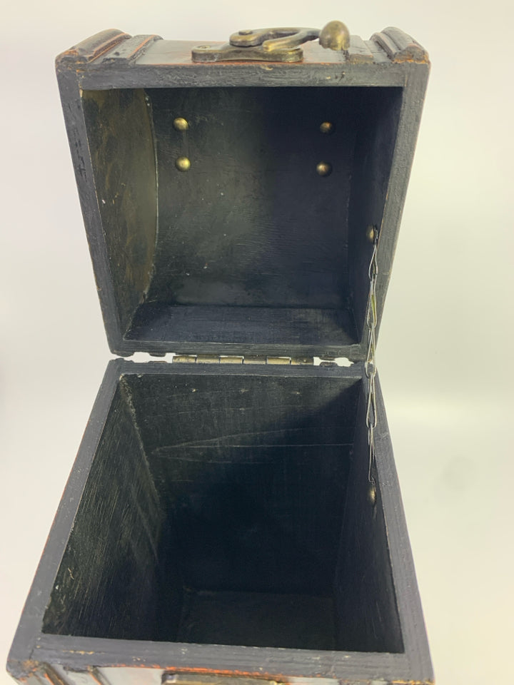 WOODEN WINE BOTTLE BOX W/HINGED LID.