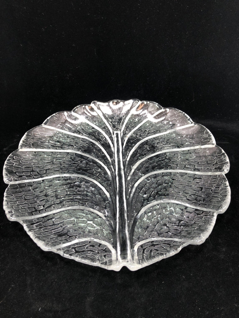 CLEAR GLASS LEAF SERVING DISH.