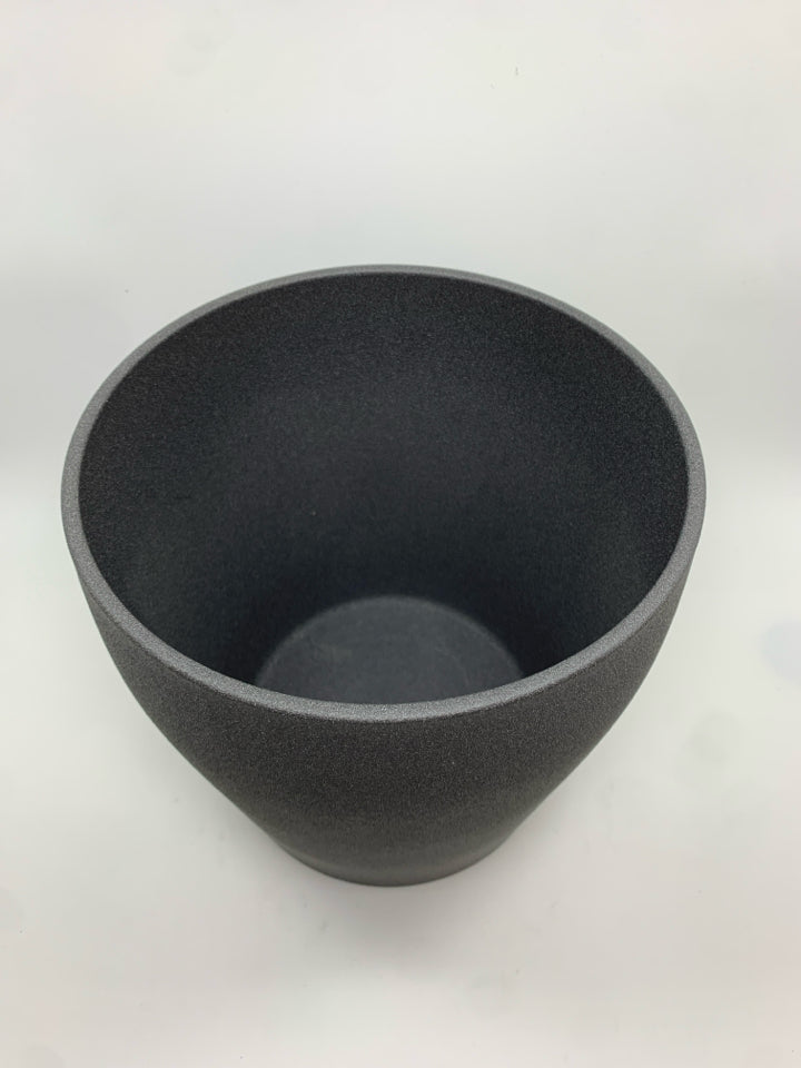 HEAVY GREY CERAMIC PLANTER.