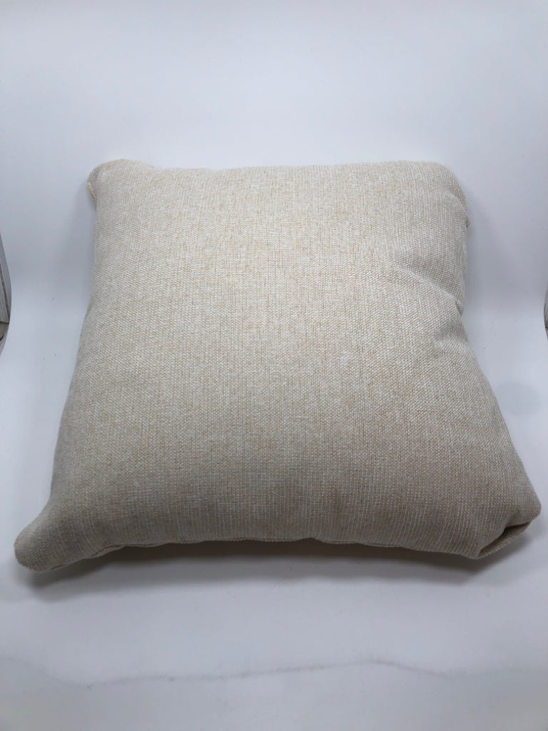 SOFT CREAM PILLOW.