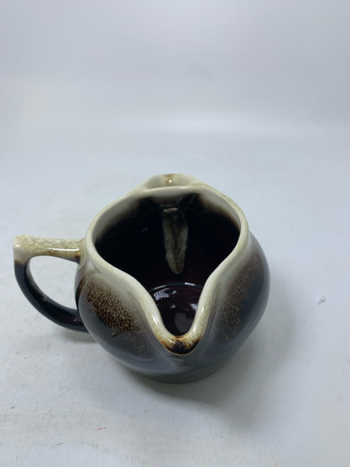 DOUBLE SPOUT CREAMER.