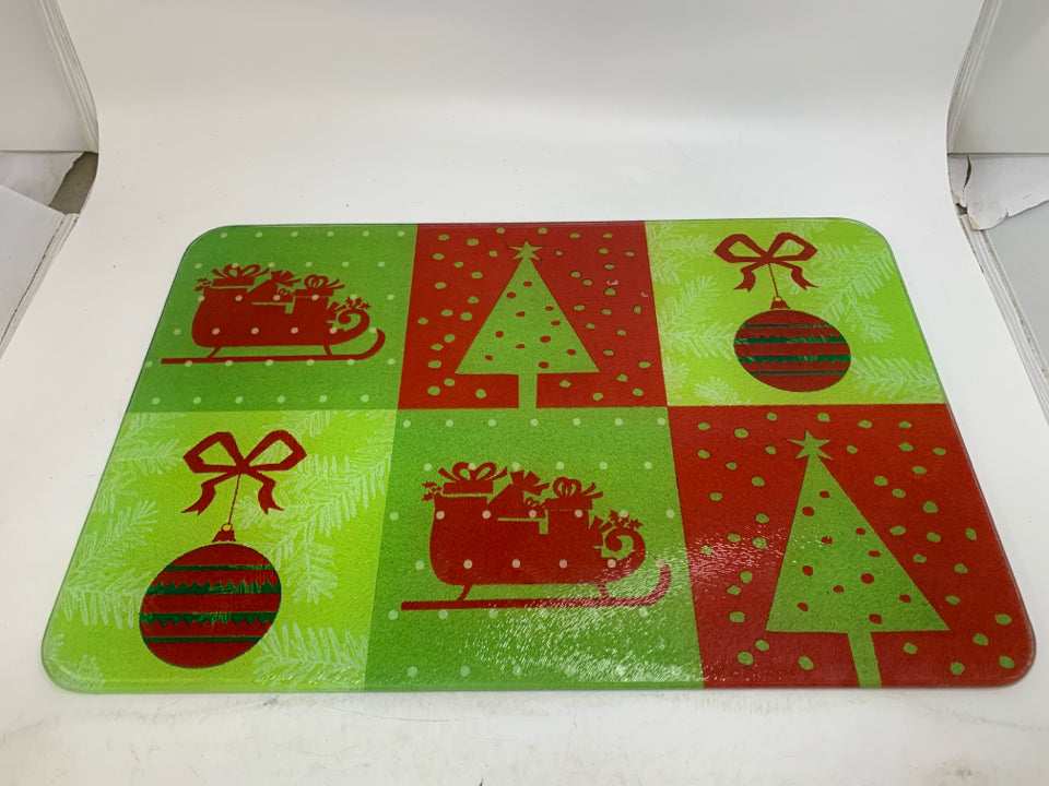 LARGE GLASS GREEN & RED CHRISTMAS THEMED CUTTING BOARD.