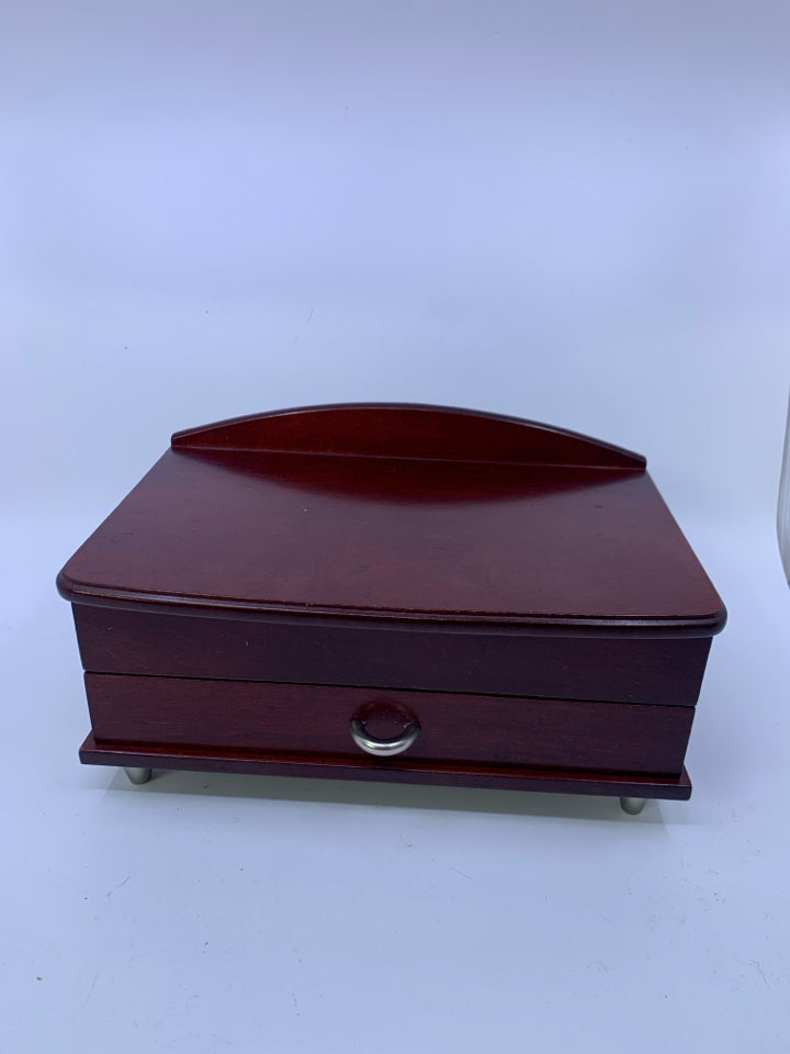 FAUX CHERRY WOOD FOOTED FLIP TOP JEWELRY BOX W/ 1 DRAWER.