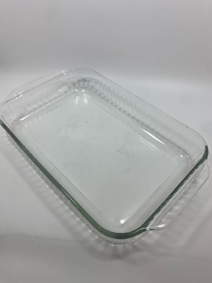 CLEAR PYREX CASSEROLE DISH.