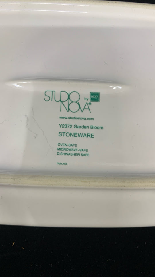 GARDEN BLOOM STONEWARE BUTTER DISH.