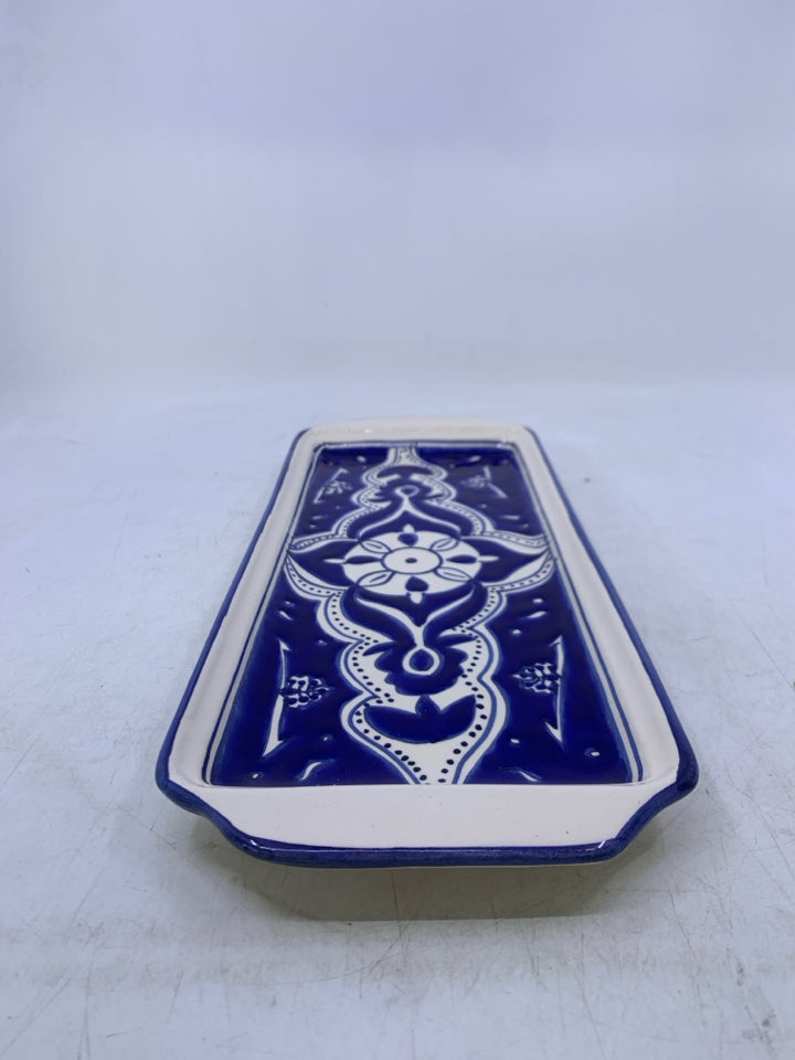 WHITE TRAY W/ COBALT BLUE DETAILS CERAMIC.