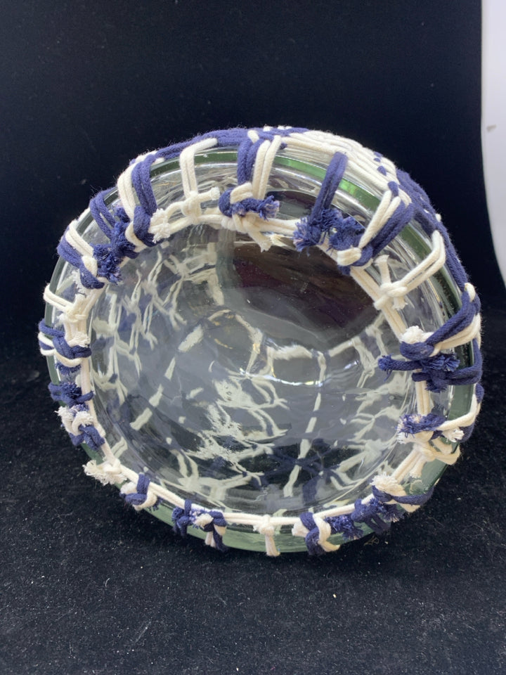 GLASS LANTERN SILVER HANDLE BLUE/WHITE NET.