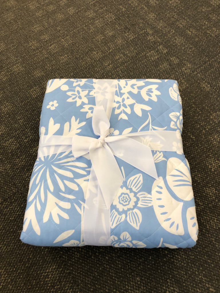 NIP REVERSIBLE BLUE FLORAL TWIN/ XL QUILT SET.