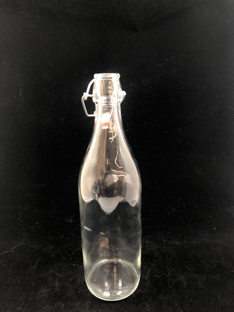 CLEAR GLASS BOTTLE W/FLIP TOP STOPPER.