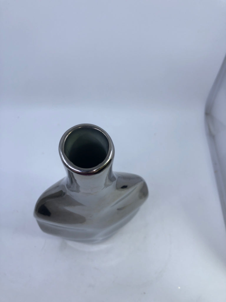 SILVER METAL TEXTURED VASE W NARROW NECK.