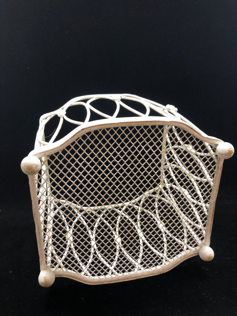 MEDIUM WHITE DISTRESSED METAL BASKET.