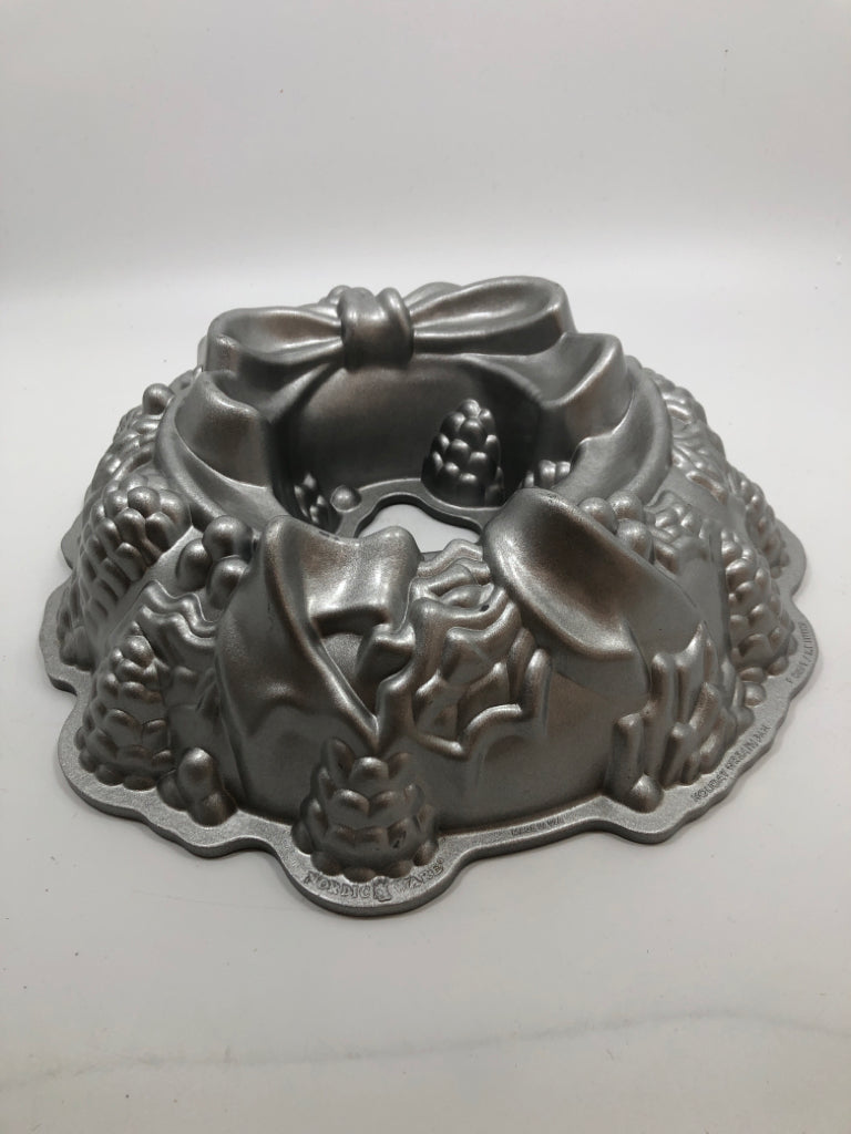 HOLIDAY WREATH BUNDT PAN- NORDIC WARE