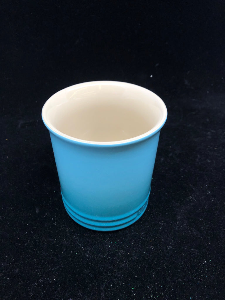 AQUA LE CREUSET MUG.