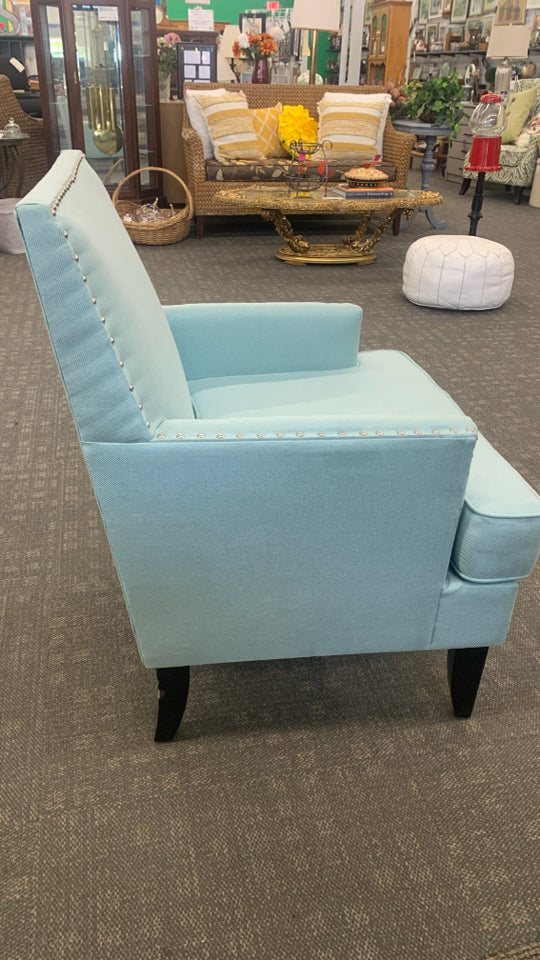 UPHOLSTERED BLUE ACCENT CHAIR.