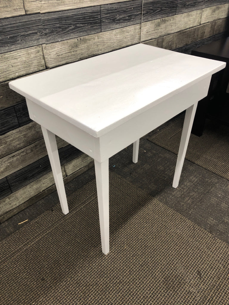 SMALL WHITE RECTANGLE TABLE.