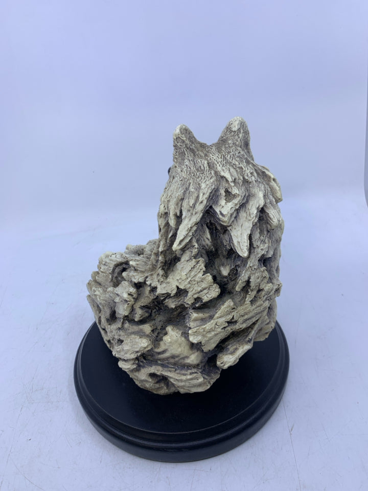 LIGHT WEIGHT WOLF HEAD ON STAND.