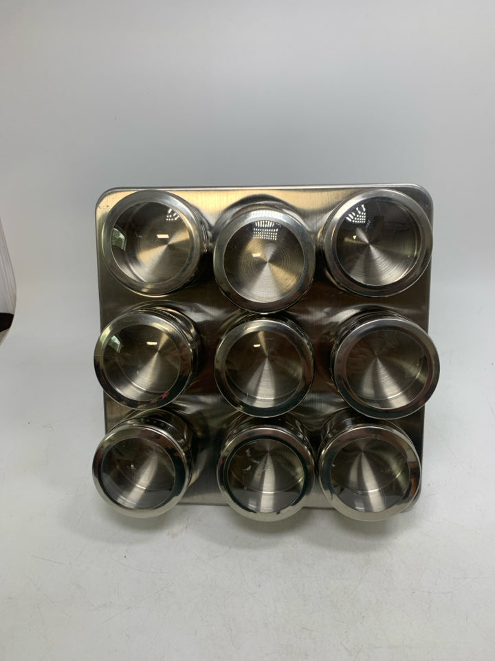 METAL MAGNETIC UPRIGHT 9 SLOT SPICE RACK.
