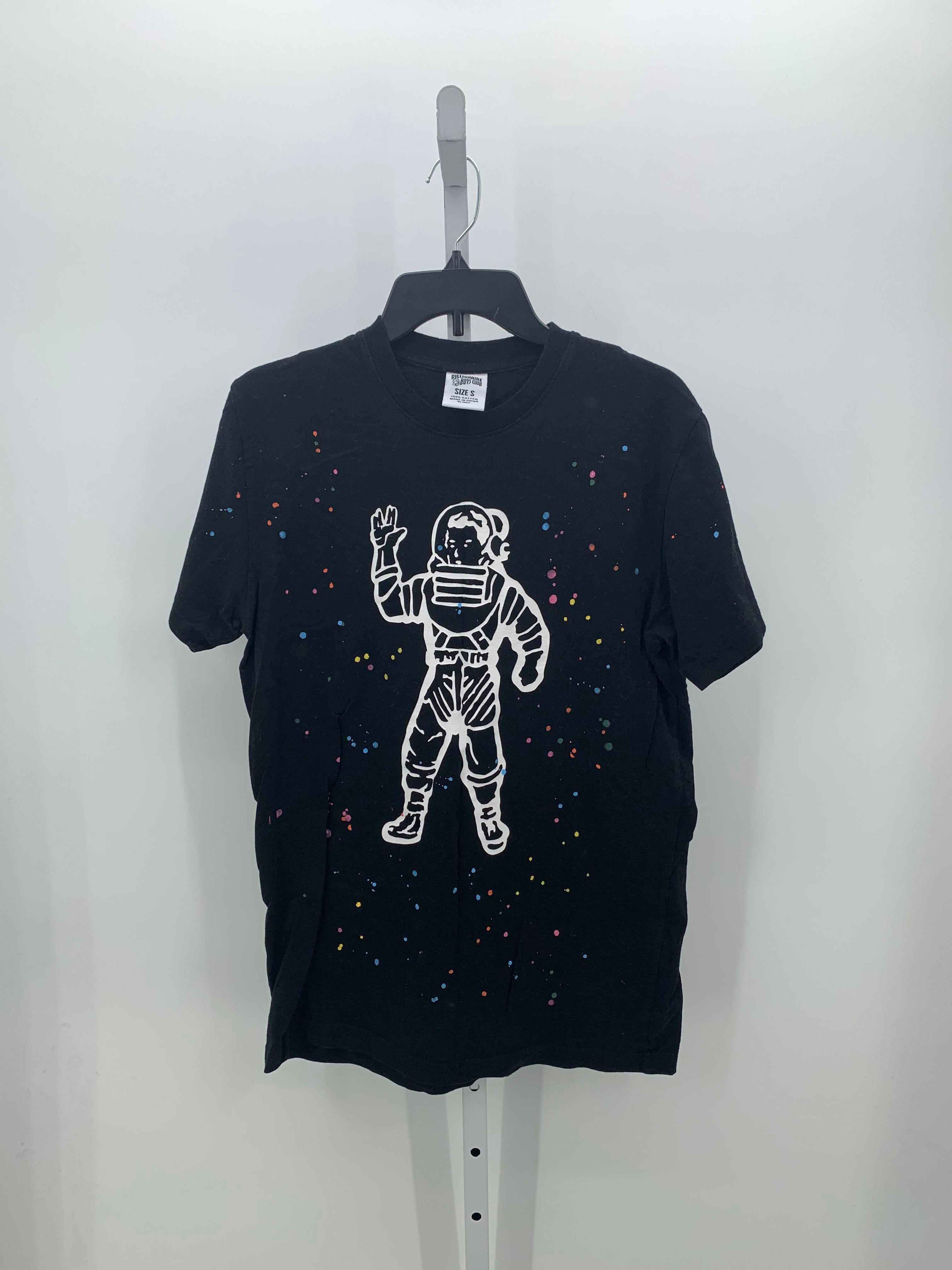 COLORFUL DOTS AND ASTRONAUTS.