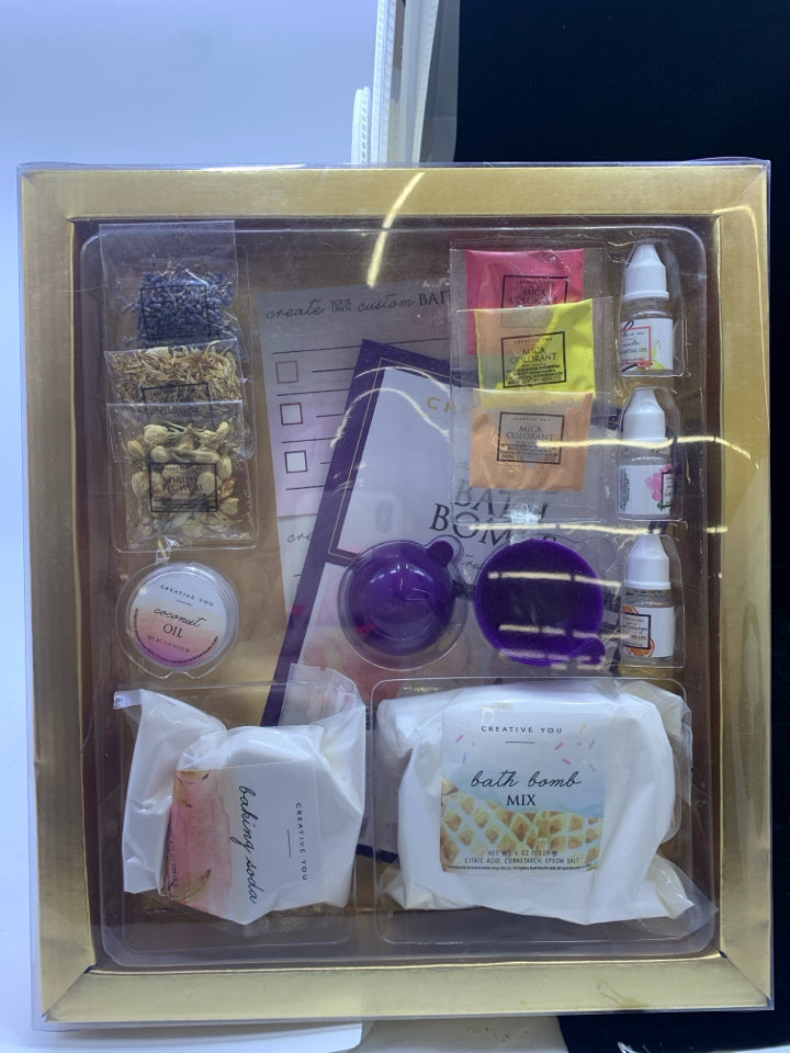 NIB BATH BOMB KIT.