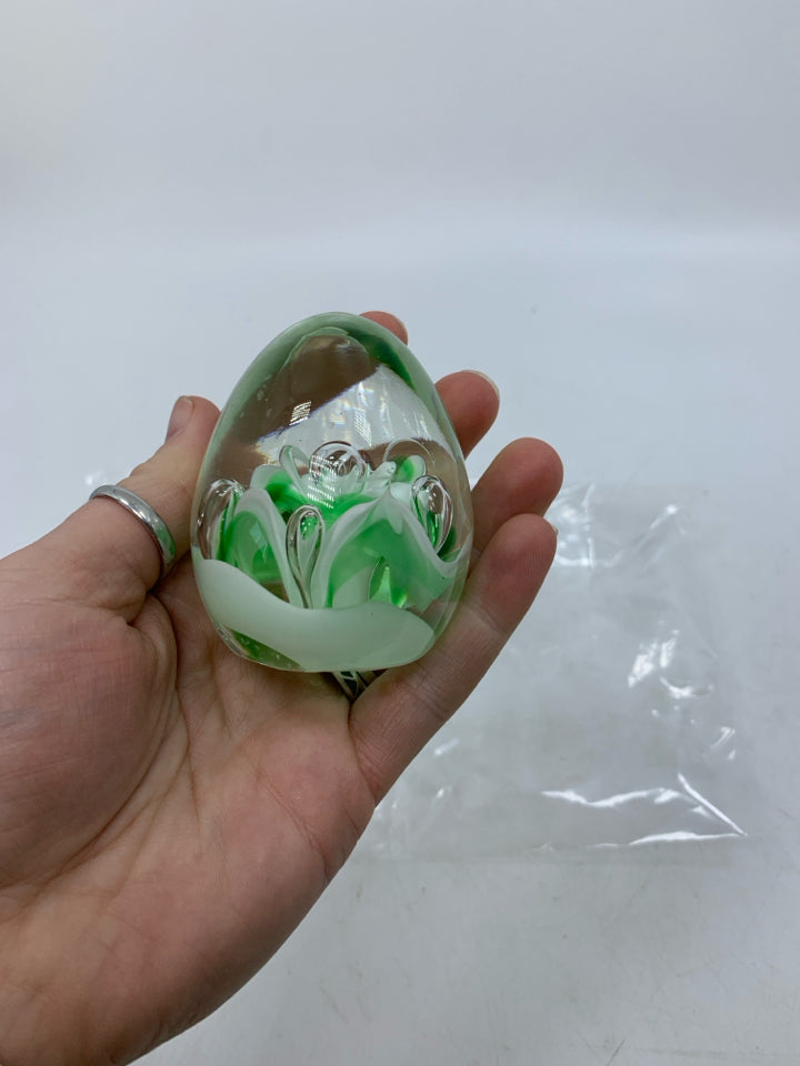 GLASS EGG BUBBLE GLASS PAPERWEIGHT IN BAG.