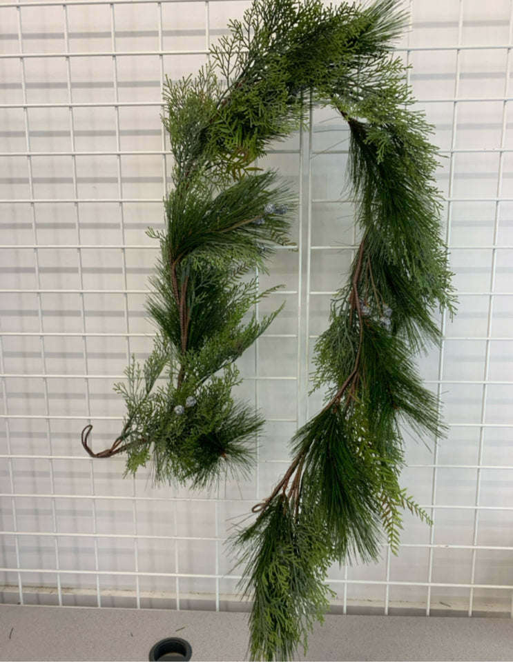 JUNIPER & PINE GARLAND W/FROSTED SEED CONES.