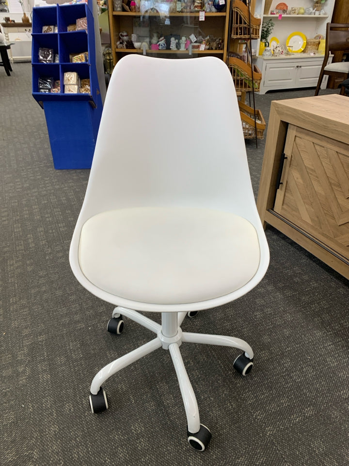 WHITE DESK CHAIR W/ WHEELS.