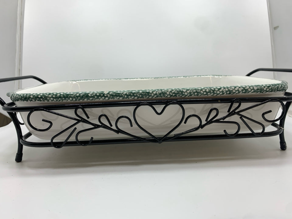 2PC GREEN HEART CASSEROLE DISH ON CADDY.