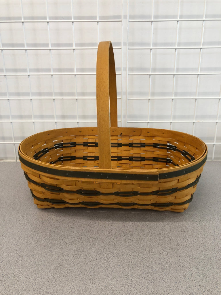 1998 TRADITIONS GREEN WOVEN HOSPITALITY BASKET.