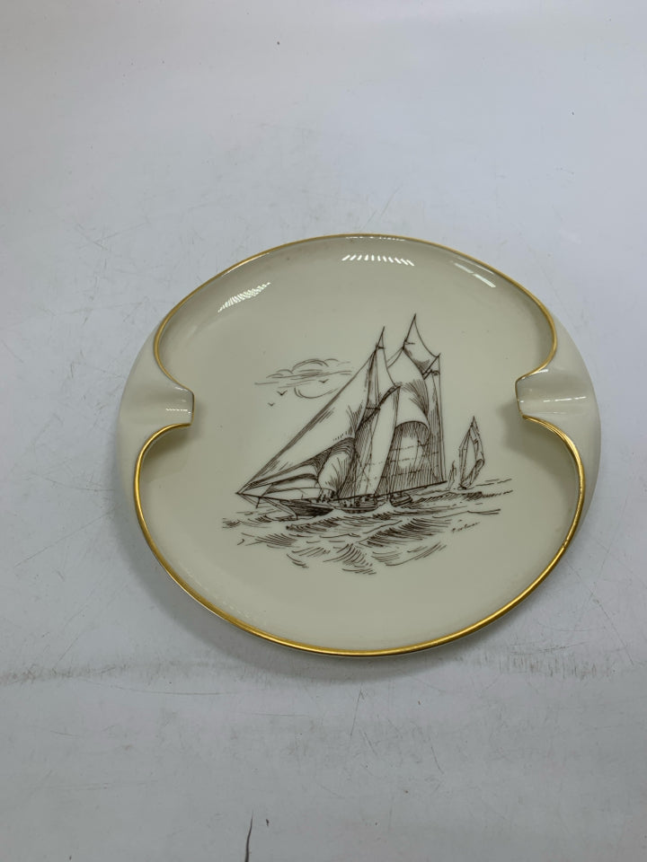 VTG PORCELAIN SCHOONER COLUMBIA CIGAR ASHTRAY GOLD RIM.