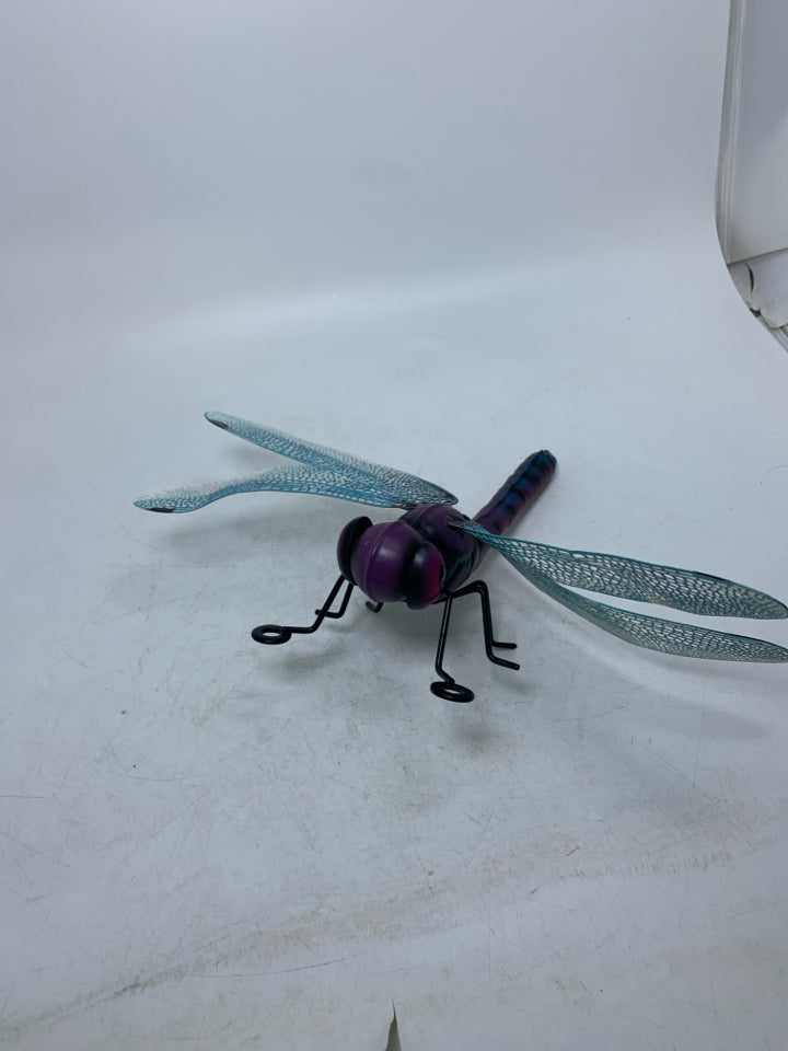 LIGHTWEIGHT PURPLE DRAGONFLY.