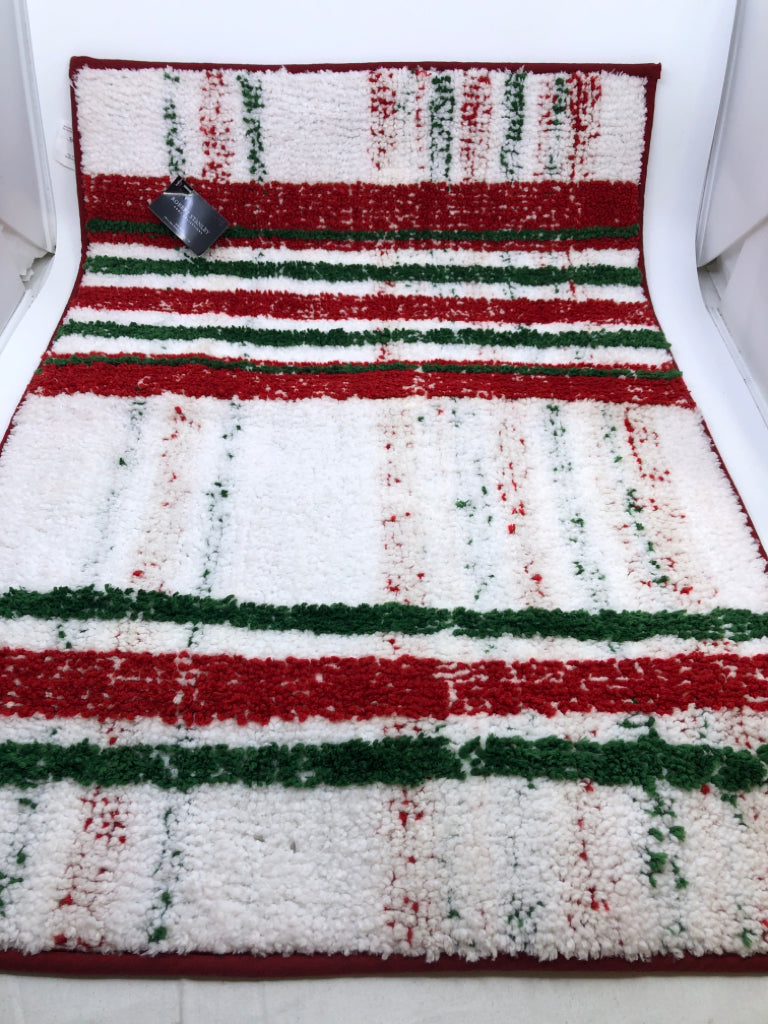 RED AND GREEN BATH MAT.